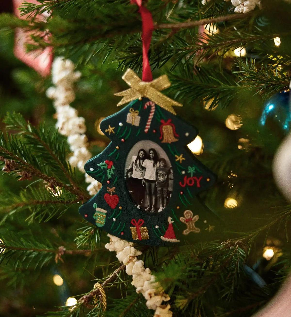 Embroidered Frame Ornament - Christmas Tree