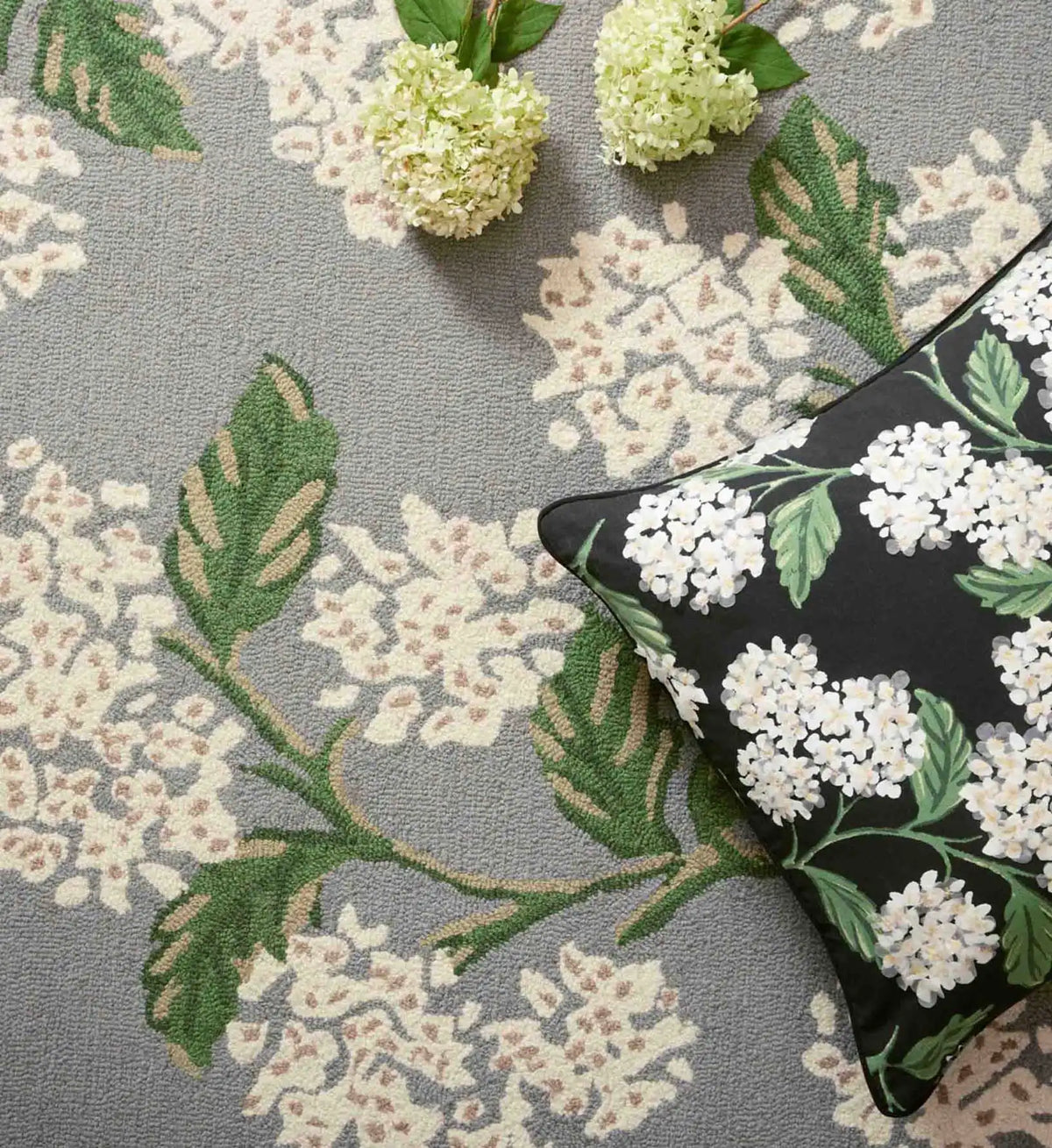 Joie Hydrangea Wool-Hooked Rug - Grey